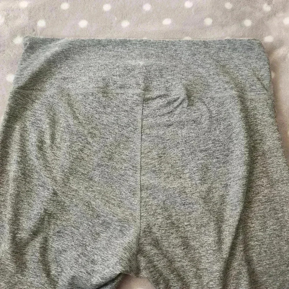 Old Navy Active  Heathered Grey Capri Leggings - Size XXL - Picture 7 of 7